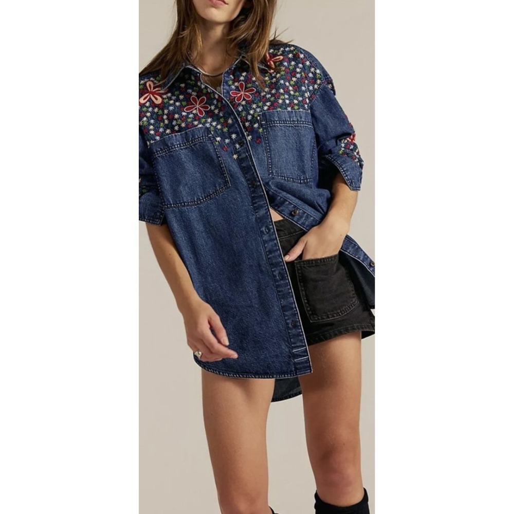 We The Free Blue Denim Floral Embroidered Button-Up Collared Pockets Size M